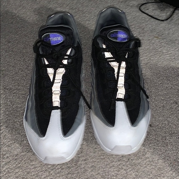 AirMaxs - Picture 1 of 4